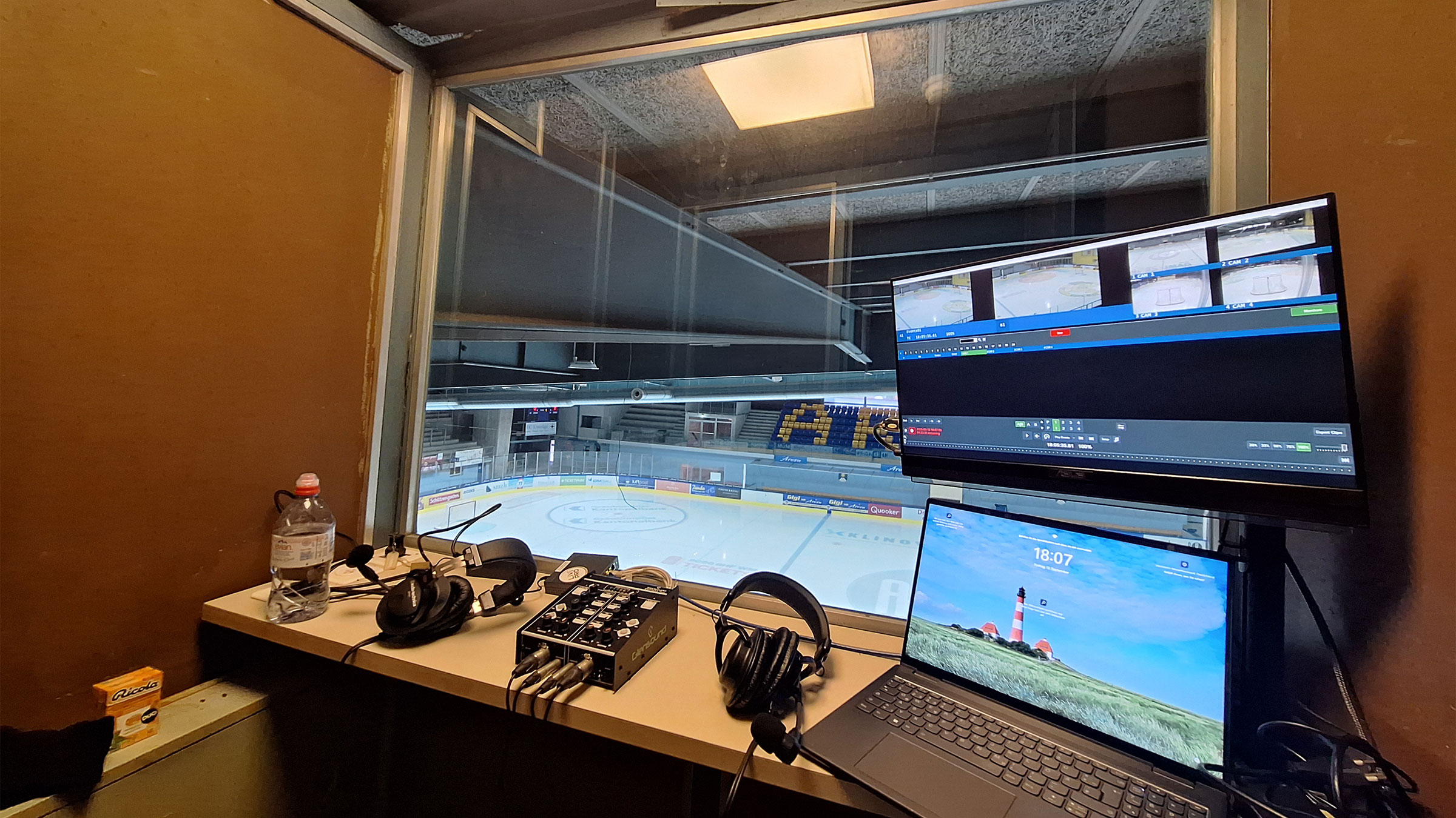 Eishockey Live-Produktion – Kommentatorenkabine